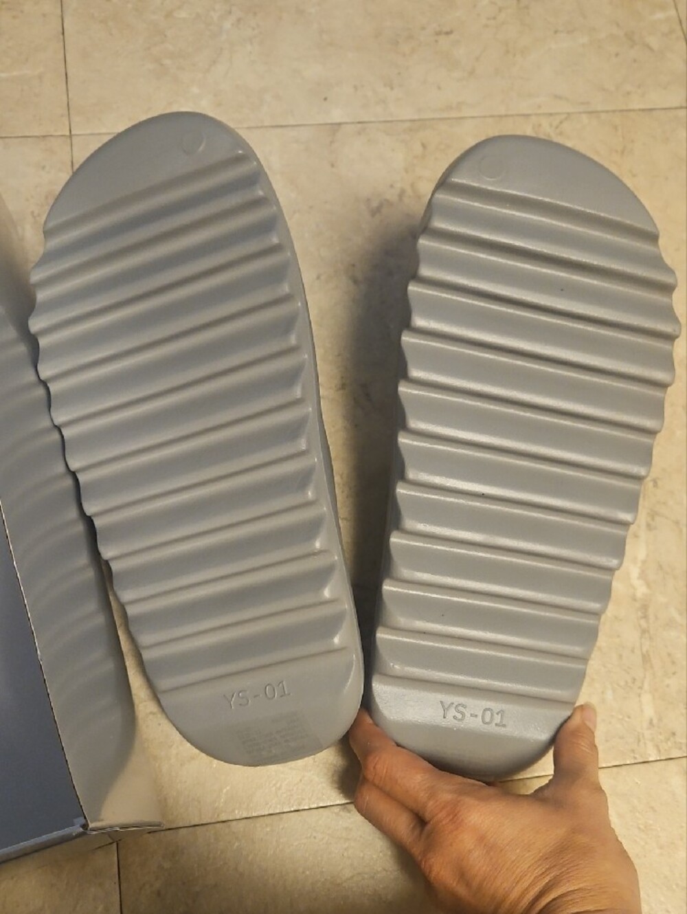 Men's Slides - Picture 2 of 5
